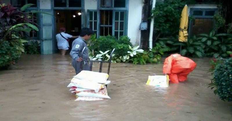 “น้ำท่วมภูเก็ต” สี่แยกดีบุกตัดใหม่-บ้านหลวงชนาทรนิเทศอ่วม !