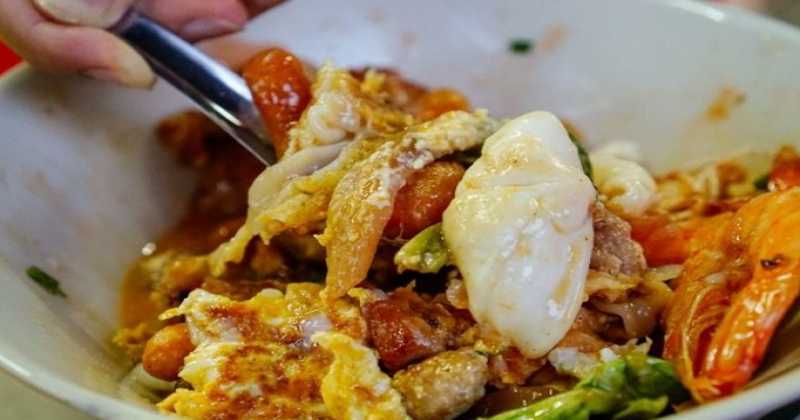 คั่วไก่ แฮปปี้แลนด์’! รสเด็ด เส้นกรอบ! ไม่ลองแล้วจะเสียใจ ( มีคลิป )