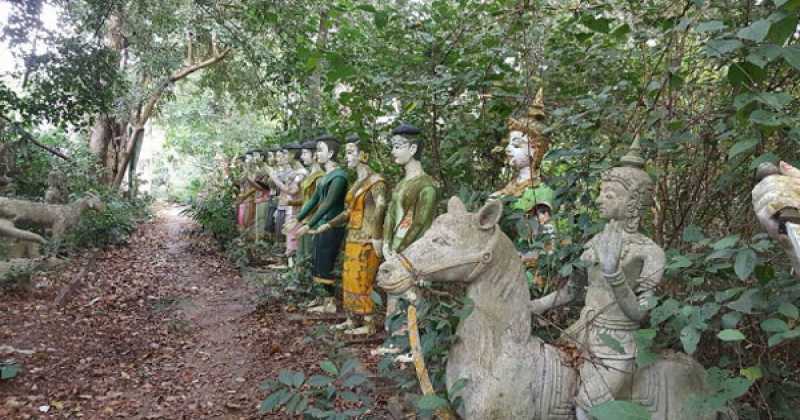 ขนลุก! “รูปปั้นฝังอัฐิคนตาย” สำนักสงฆ์ร้างอาจารย์ซ่วน บอกเลยโครตสยอง!!!