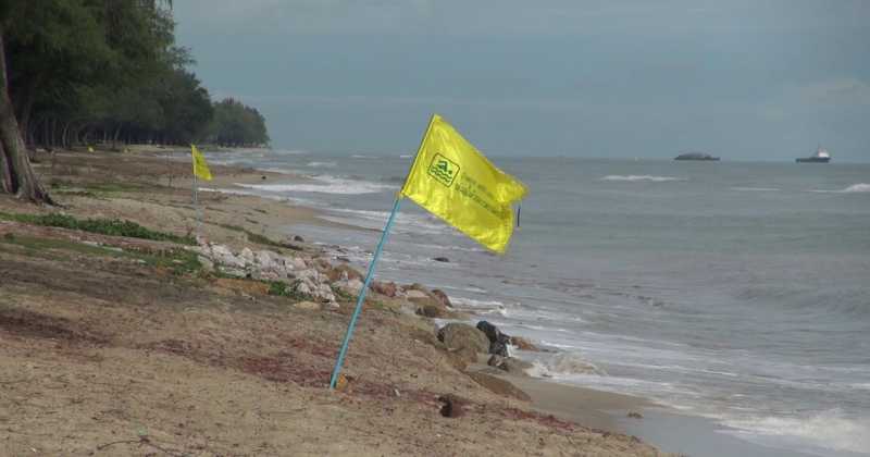 ประกาศ!!  ทน.สงขลาติดธงเหลืองตลอดชายหาดเตือนคลื่นลมแรง อุตุฯแจ้งระวังฝนตกต่อเนื่อง