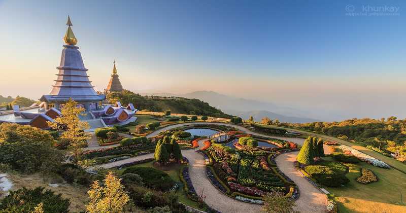 เคยไปกันหรือยัง?? พระมหาธาตุเจดีย์คู่ของในหลวงและราชินี งดงามมากๆ ต้องไปเห็นด้วยตาตัวเองซักครั้งในชีวิต